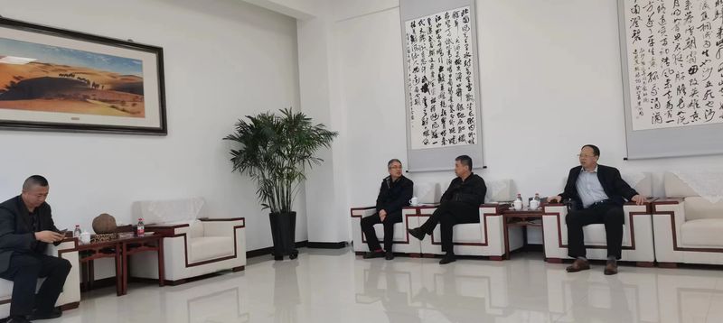 公司與哈密市政府領(lǐng)導(dǎo)洽談公司新疆發(fā)展思路，加大助力新疆能源發(fā)展！